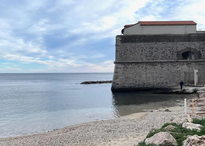 L'Escale Mourillon - Plage, Balneo & Soleil