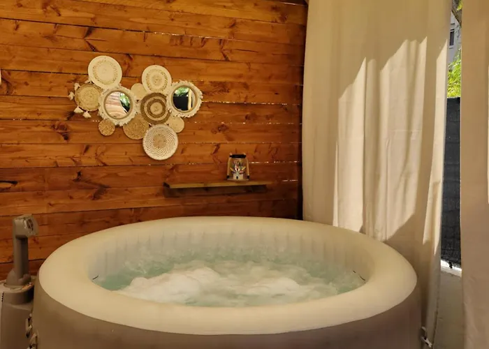 Nuit D'Evasion Love Room Avec Baignoire Balneo Et Jardin Avec Spa